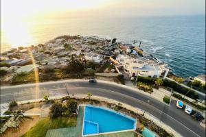 O vedere generală la mare sau o vedere la mare
luată din acest apartament