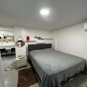 a bedroom with a bed and a vanity and a sink at STUDIO 306 | WIFI 600MB | RESIDENCIAL JC, um lugar para ficar. in Belém