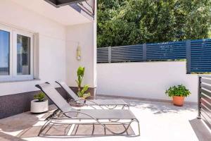 Balkón alebo terasa v ubytovaní Apartments in Povile 39105