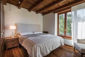 a bedroom with a bed and a large window at Casa Aran by Totiaran in Naut Aran