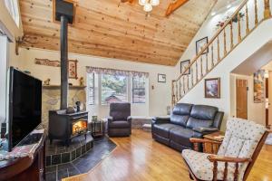 Gallery image of Peaceful Pinetop-Lakeside Cabin with 4 Decks! in Pinetop-Lakeside