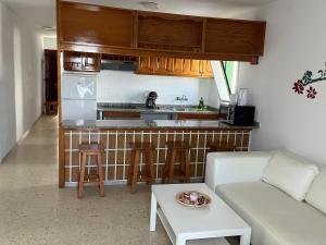 a living room with a couch and a kitchen at Apartamentos Buenavista in Puerto Rico de Gran Canaria