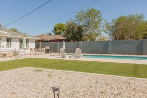 a backyard with a swimming pool and a fence at Modern Arcadia Lite Oasis Pool Heater BBQ in Phoenix