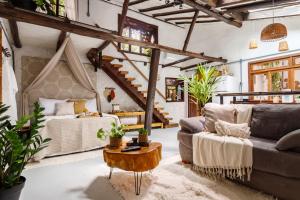 a living room with a couch and a table at Chalés Magia do Campeche in Florianópolis