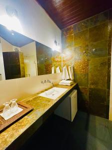a bathroom with a sink and a mirror at Pousada Terra do Mar in Búzios