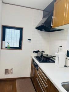 美山小屋-临近东京夏日乐园，高尾山，相模湖游乐园廚房或簡易廚房