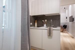 Η κουζίνα ή μικρή κουζίνα στο Stylish Gem in Historic Trieste for 4 guests