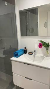 Un baño de F1 standing vue mer Anse Vata