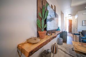 Posezení v ubytování Searchers Hideaway at Kabab - New West Properties + 24 fotografií