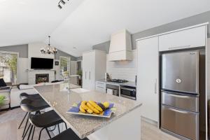 Φωτογραφία από το άλμπουμ του Hunter Lodge - Papamoa Beach Holiday Home σε Papamoa