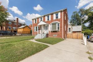 a brick house with a gate and a driveway at Beautiful House 9 Beds King Bed 3 Baths Family Friendly in Arlington
