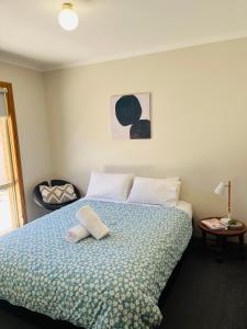 a bedroom with a bed with two towels on it at Tee Off Milura in Mildura