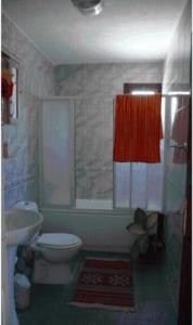 A bathroom at Sempati Apart