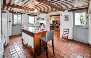 Kuchyňa alebo kuchynka v ubytovaní Nice Home In Venasque With Kitchen