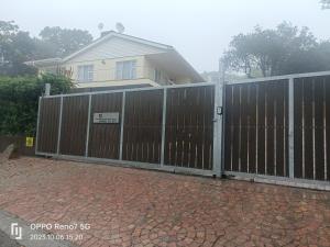 Tòa nhà nơi căn hộ tọa lạc