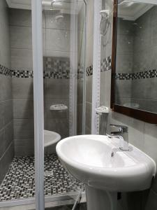 Phòng tắm tại Hill 60 Cottages