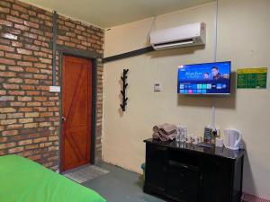 TV a/nebo společenská místnost v ubytování Segar Recreation Agro Park + 15 fotografií