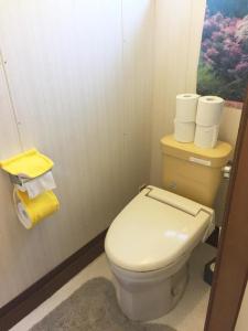 Ett badrum på Kohan no yado Kojima
