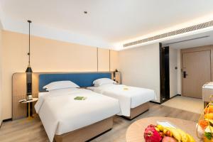 Letto o letti in una camera di Guangzhou Yilin Hotel - Xiaogang metro Store