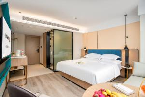 Letto o letti in una camera di Guangzhou Yilin Hotel - Xiaogang metro Store