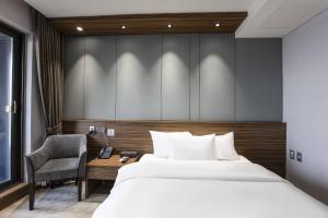 Postel nebo postele na pokoji v ubytování Western Grace Hotel Incheon