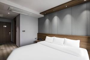 Postel nebo postele na pokoji v ubytování Western Grace Hotel Incheon
