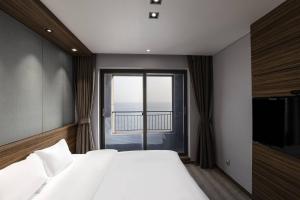 Postel nebo postele na pokoji v ubytování Western Grace Hotel Incheon