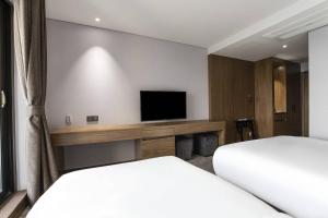 Postel nebo postele na pokoji v ubytování Western Grace Hotel Incheon