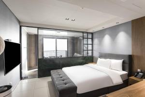 Postel nebo postele na pokoji v ubytování Western Grace Hotel Incheon