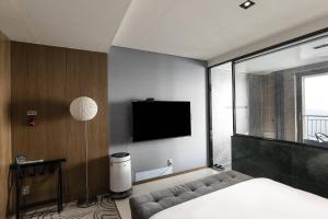 TV a/nebo společenská místnost v ubytování Western Grace Hotel Incheon