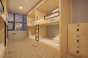 a room with two bunk beds in it at Swan's Journey International Youth Hostel - Changsha Wuyi Square IFS IFC in Changsha