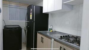 Küche/Küchenzeile in der Unterkunft Apto 3 habit +2TV-Wifi, Netflix-Parqueadero gratis