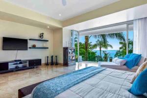 Televisyen dan/atau pusat hiburan di Free Transport ~OCEAN VIEWS~ Romantic zone