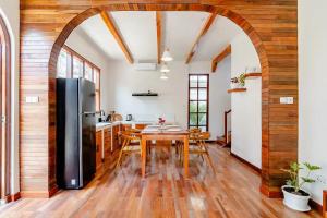 een keuken met een tafel en een koelkast bij Markisa Villas - Private Pool Villas on Gili Air in Gili Air