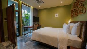 Ліжко або ліжка в номері CHiEM HoiAn - The Beachside Boutique Hotel & Villa