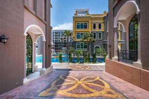 Kolam renang di atau dekat dengan Pleasant Pool View Arcadia 1 Bedroom Condo