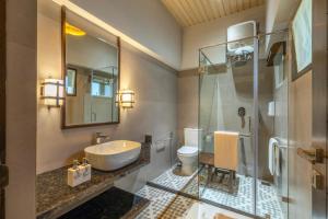 Ένα μπάνιο στο ama Stays & Trails Sneh Villa , Kodaikanal +37 φωτογραφίες