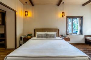 Ένα ή περισσότερα κρεβάτια σε δωμάτιο στο ama Stays & Trails Sneh Villa , Kodaikanal