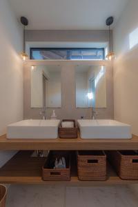 a bathroom with two sinks and a large mirror at Izumo Biyori - Vacation STAY 66967v in Izumo