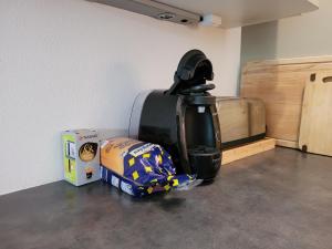 a coffee maker and a box on a table at Appartement avec grand jardin reposant in Le Mans