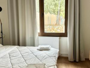 A bed or beds in a room at Cozy House Old Town Xanthi - MenoHomes 1
