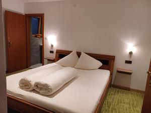 Łóżko lub łóżka w pokoju w obiekcie Apart-hochzillertal Gartenwohnung