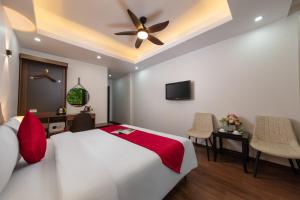 TV a/nebo společenská místnost v ubytování Hanoi Liliane Hotel and Travel