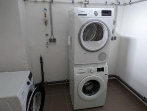 Et badeværelse på Refurbished 1BR Apartment in Limpertsberg