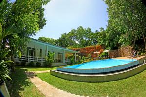 a swimming pool in the yard of a house at Beach Grove Villas in Unawatuna