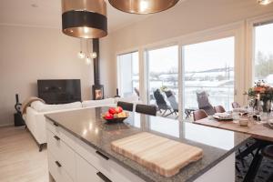 Nhà bếp/bếp nhỏ tại Luxury Home Rantapolku +21 ảnh