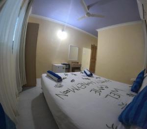 Letto o letti in una camera di Wind Breeze Sunset View Inn