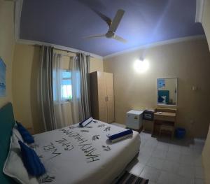 Letto o letti in una camera di Wind Breeze Sunset View Inn