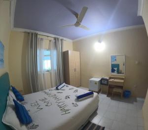 Letto o letti in una camera di Wind Breeze Sunset View Inn