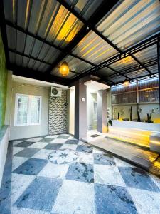 a lobby with a checkered floor in a building at Homestay Kamar Tamu Sedayu in Bantul